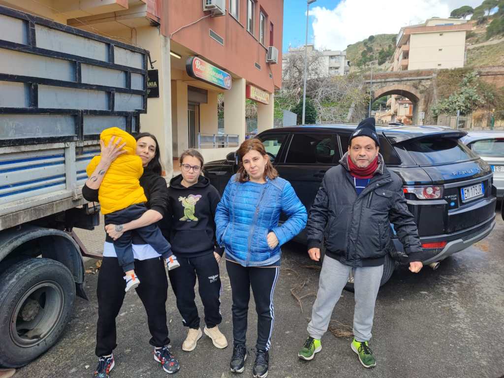 Maria Fileti e famiglia La Rocca Famiglia La Rocca alloggio di transito Bisconte, a Messina