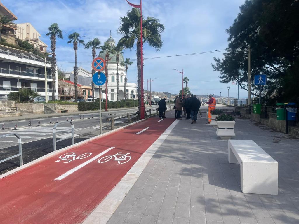 Inaugurata la pista ciclabile al Trocadero