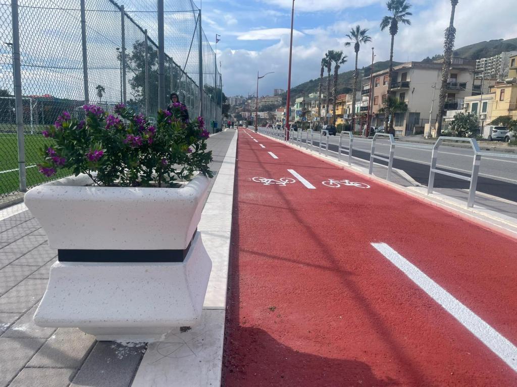 Inaugurata la pista ciclabile al Trocadero