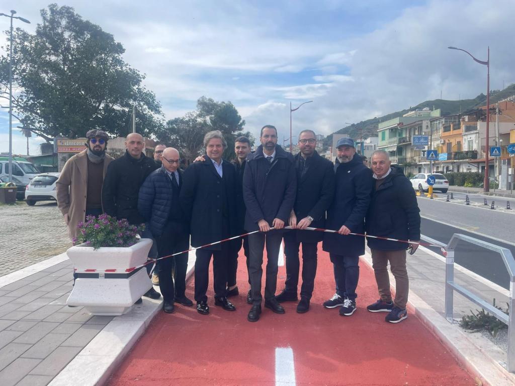 Inaugurata la pista ciclabile al Trocadero