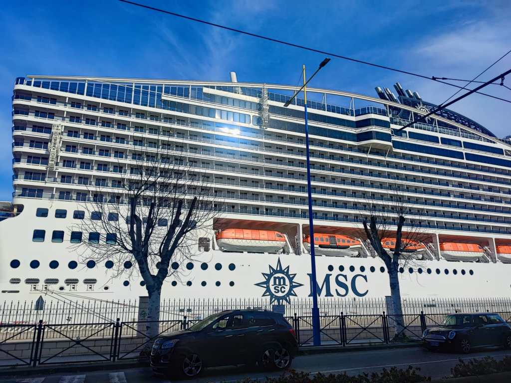 La Msc World Europa a Messina