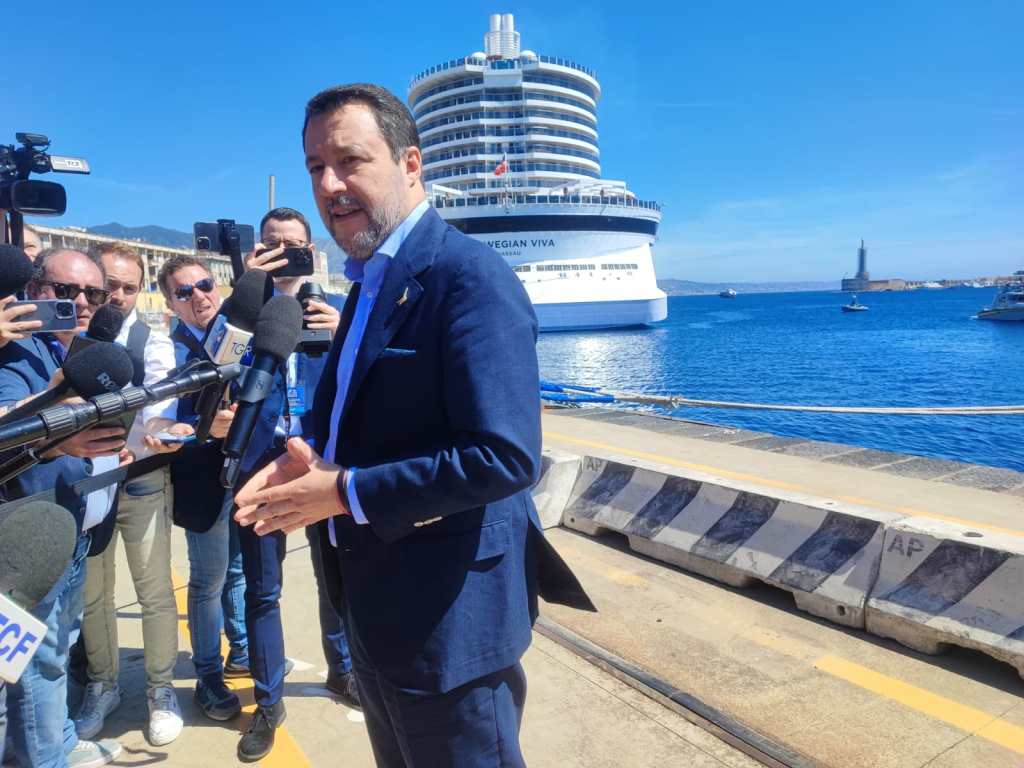 Matteo Salvini alla nave Dattilo di Messina