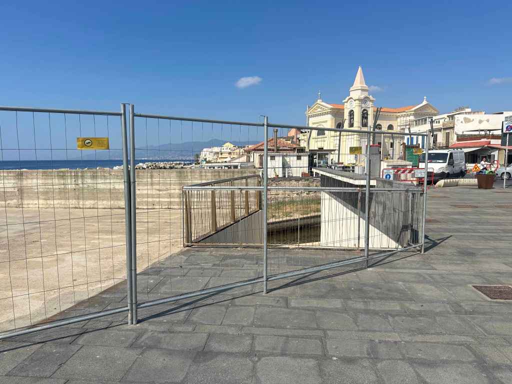 isola pedonale pavimentazione torre faro