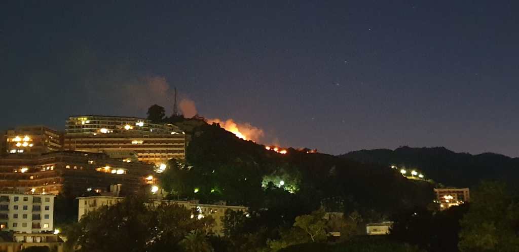 Incendio collina sopra Gravitelli