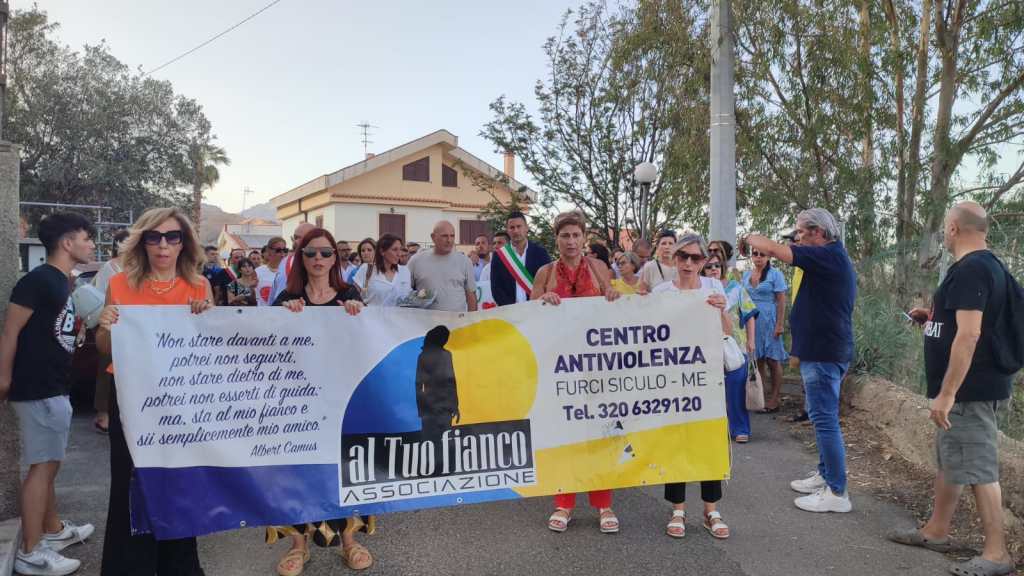 Marcia a Furci per Lorena Quaranta