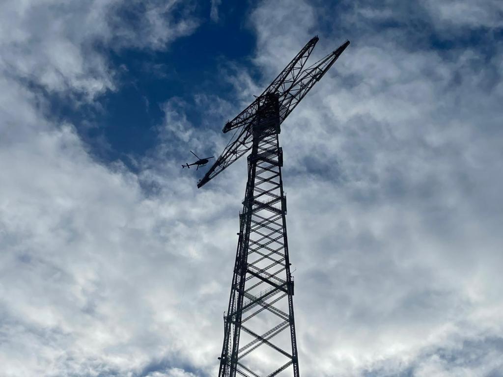 A Torre Faro si monta il "filo" tra i due piloni