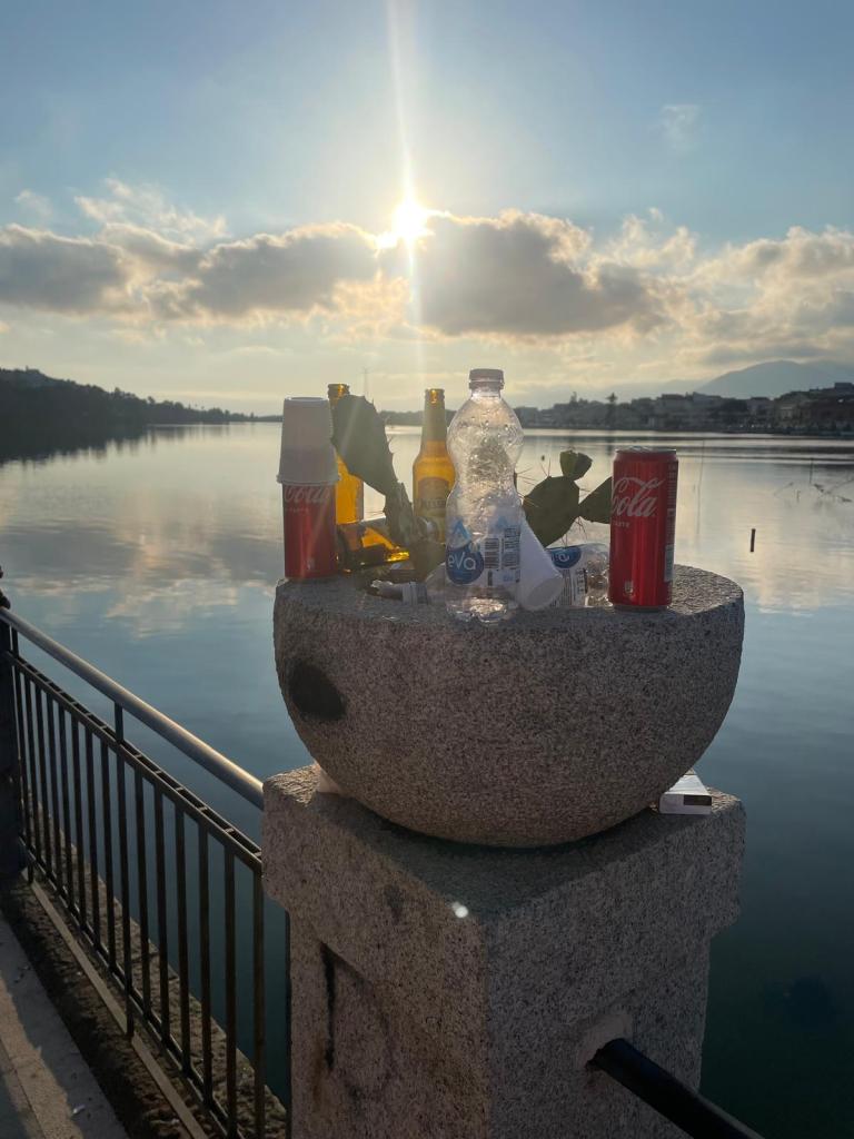 Lago di Ganzirri. Resti di cibo