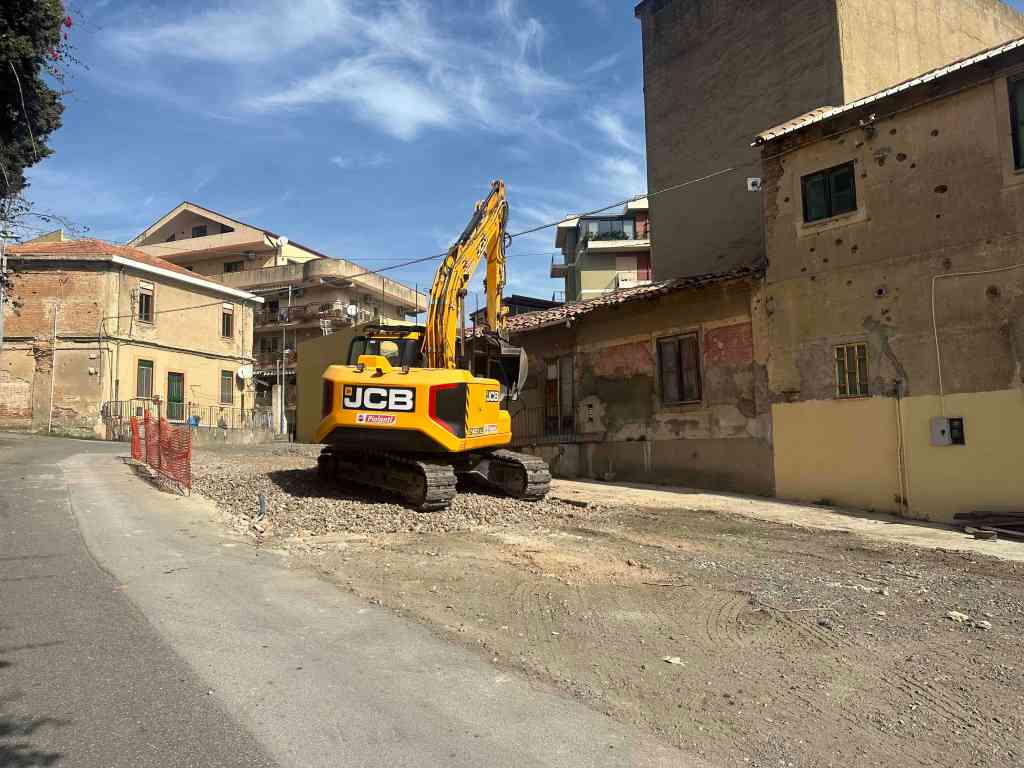 VIA DELLE MURA DEMOLIZIONI