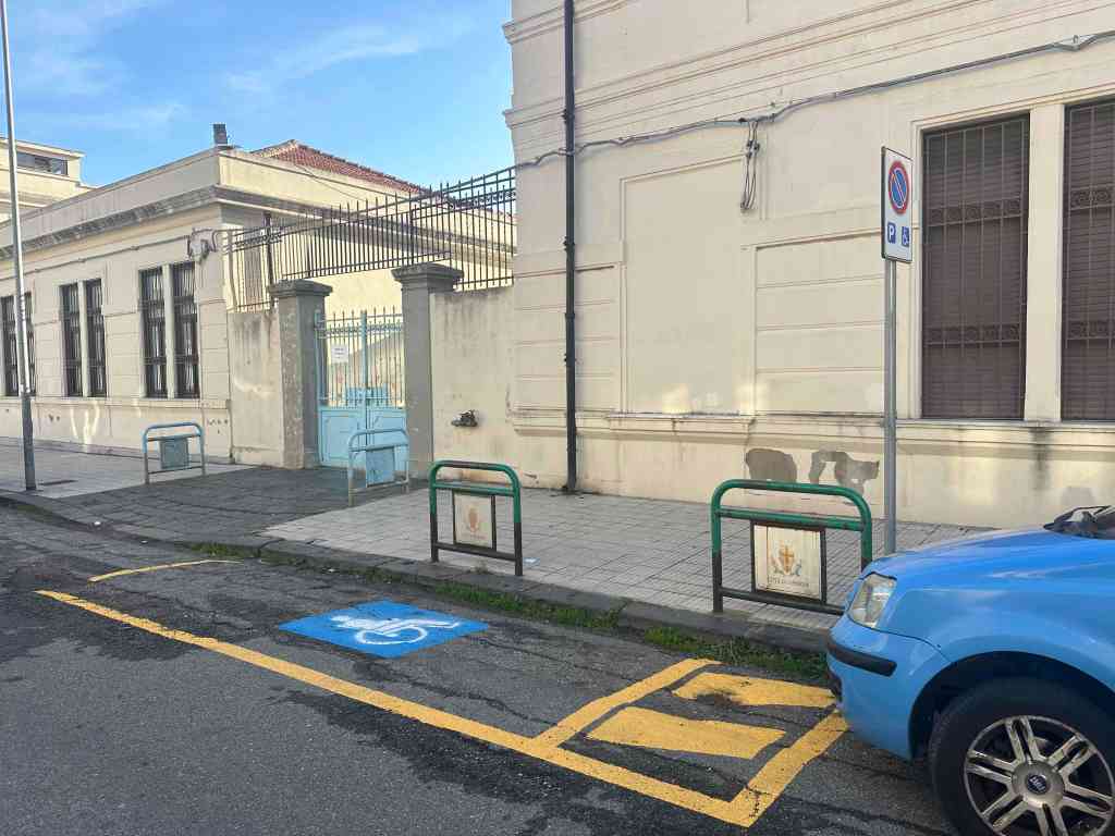 parcheggio disabili scuola