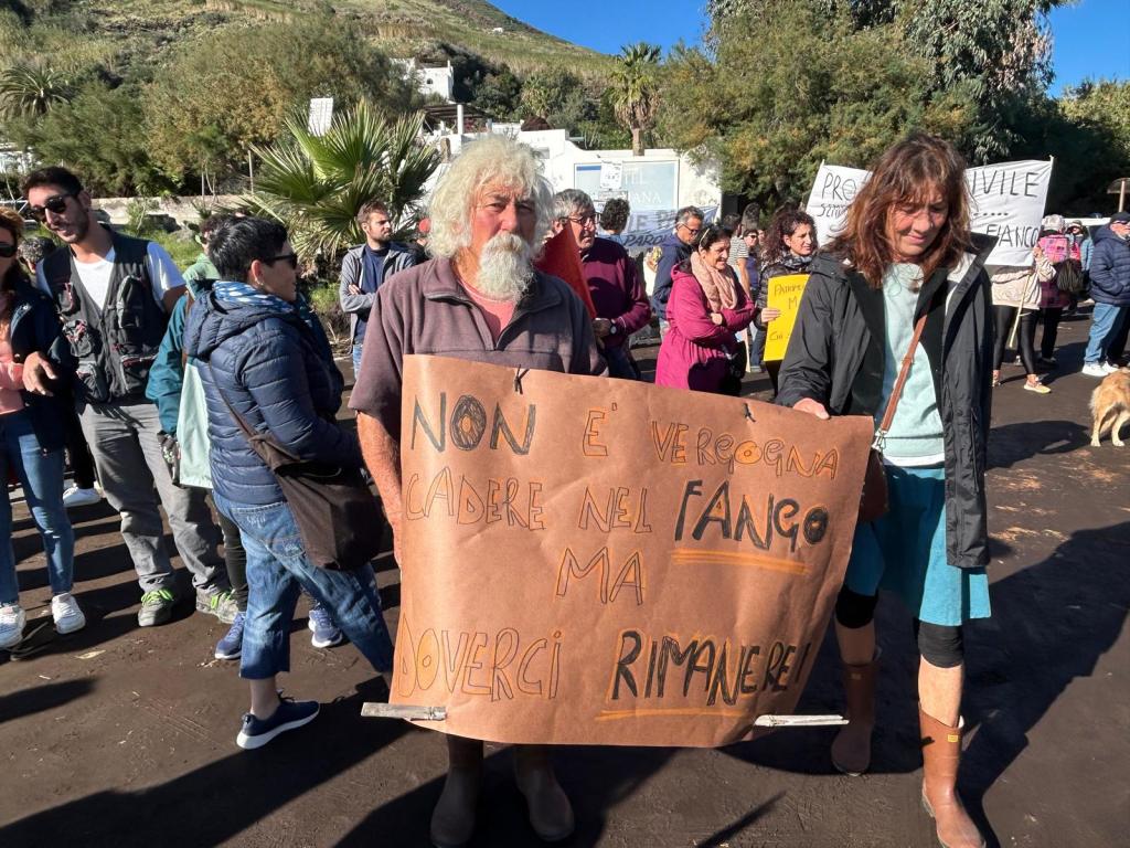 Manifestazione per Stromboli