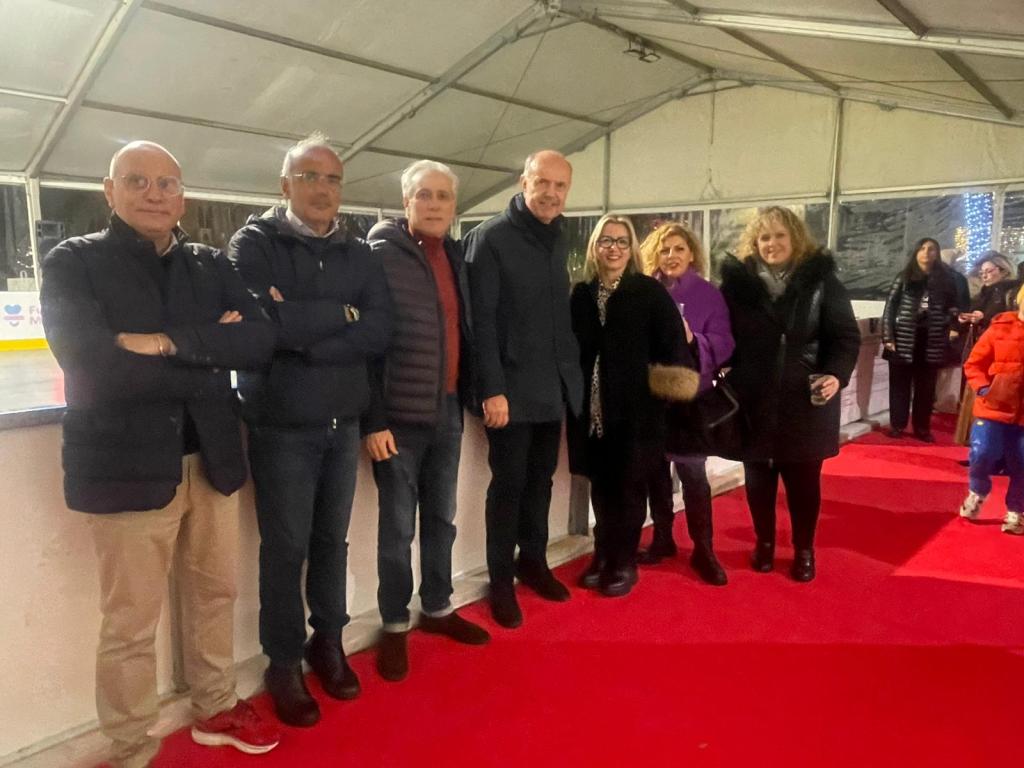 milazzo piazza marconi inaugurazione pista pattinaggio sul ghiaccio