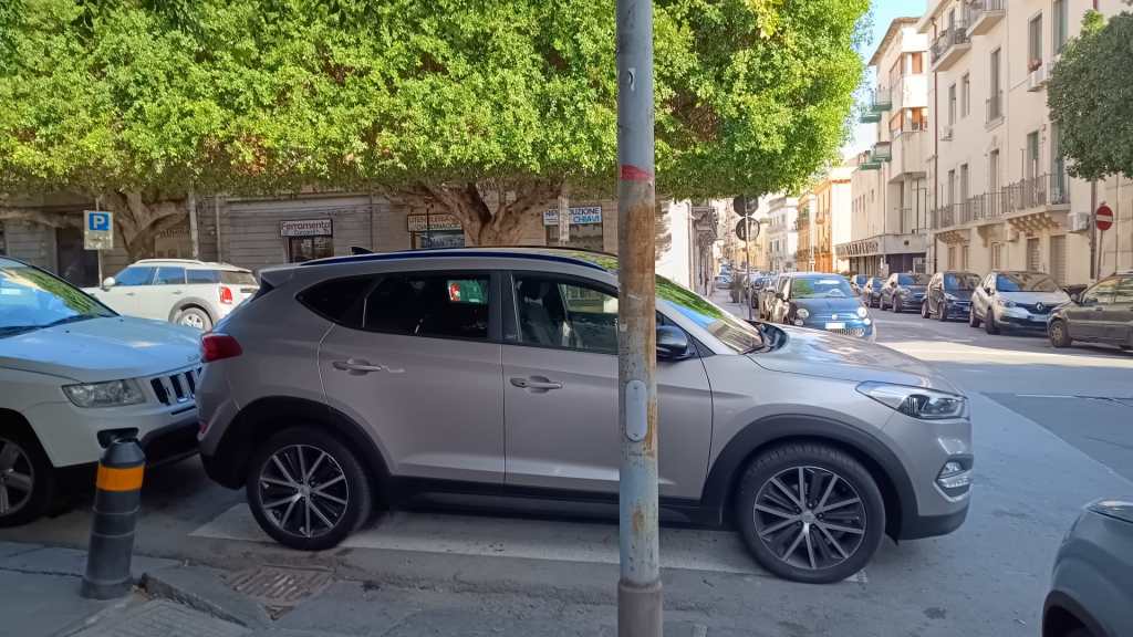 Suv su strisce pedonali